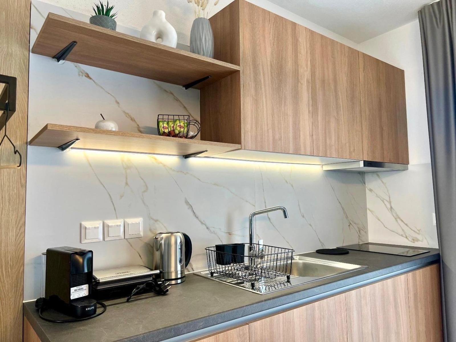 Four Shades Luxury Suites Сарти Экстерьер фото