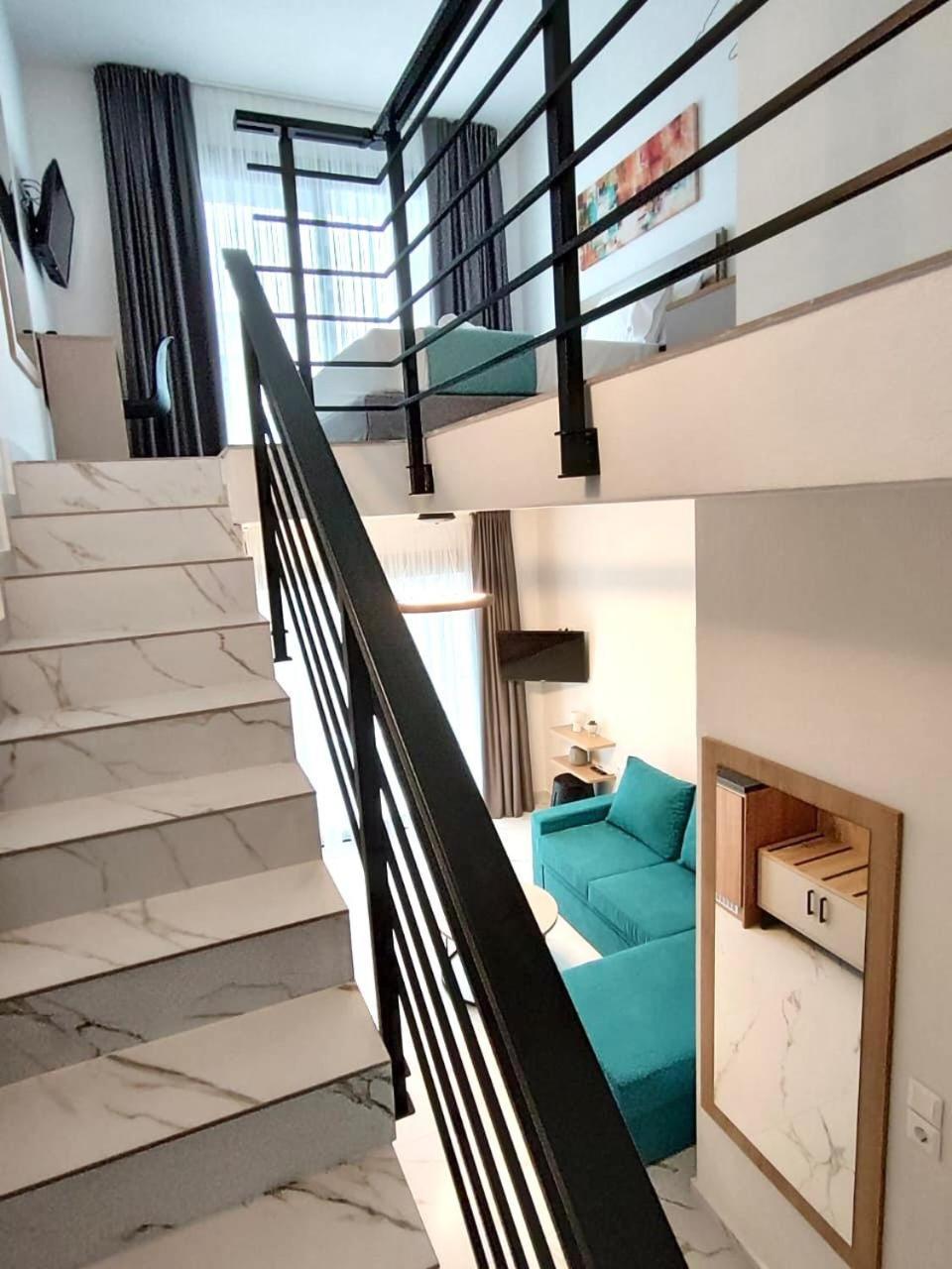 Four Shades Luxury Suites Сарти Экстерьер фото