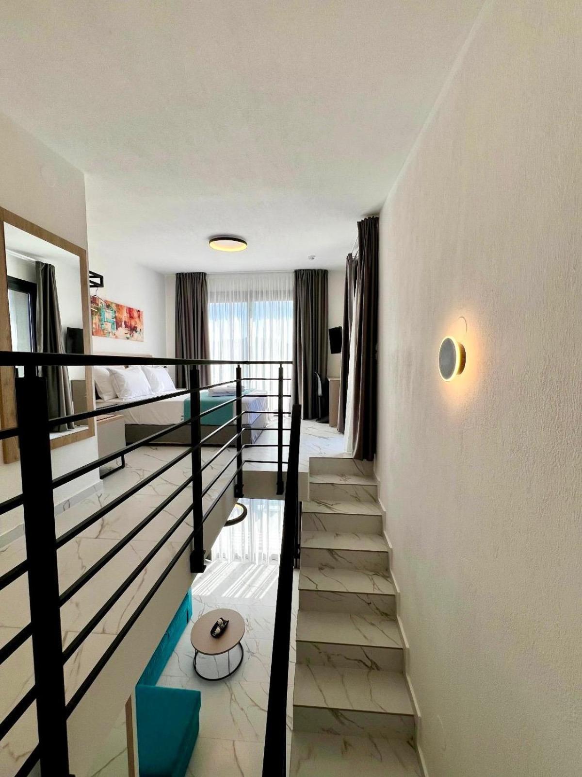 Four Shades Luxury Suites Сарти Экстерьер фото