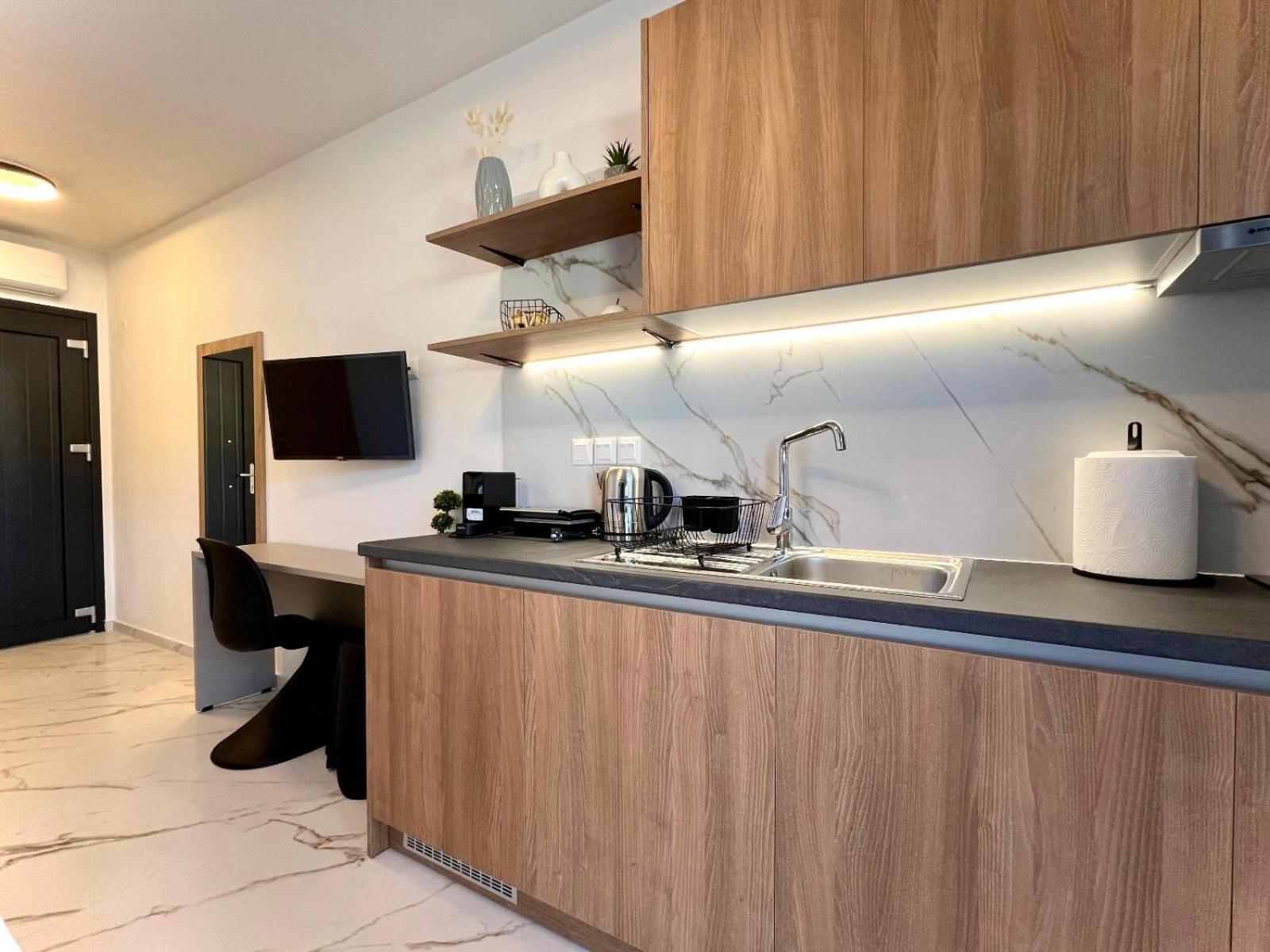 Four Shades Luxury Suites Сарти Экстерьер фото