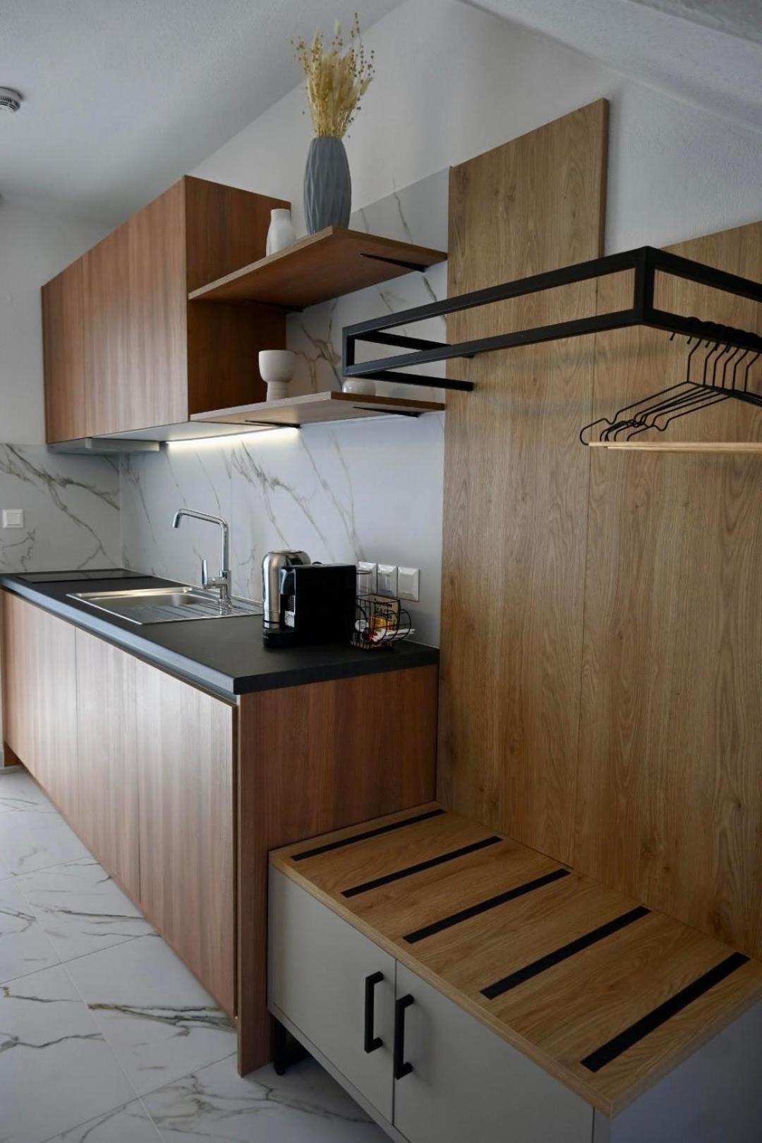 Four Shades Luxury Suites Сарти Экстерьер фото